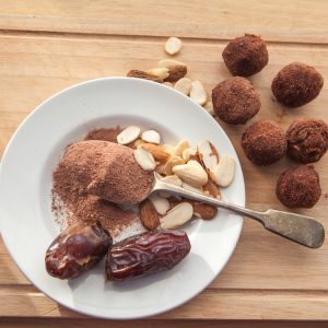 date, almond and cacoa energy balls - recipe